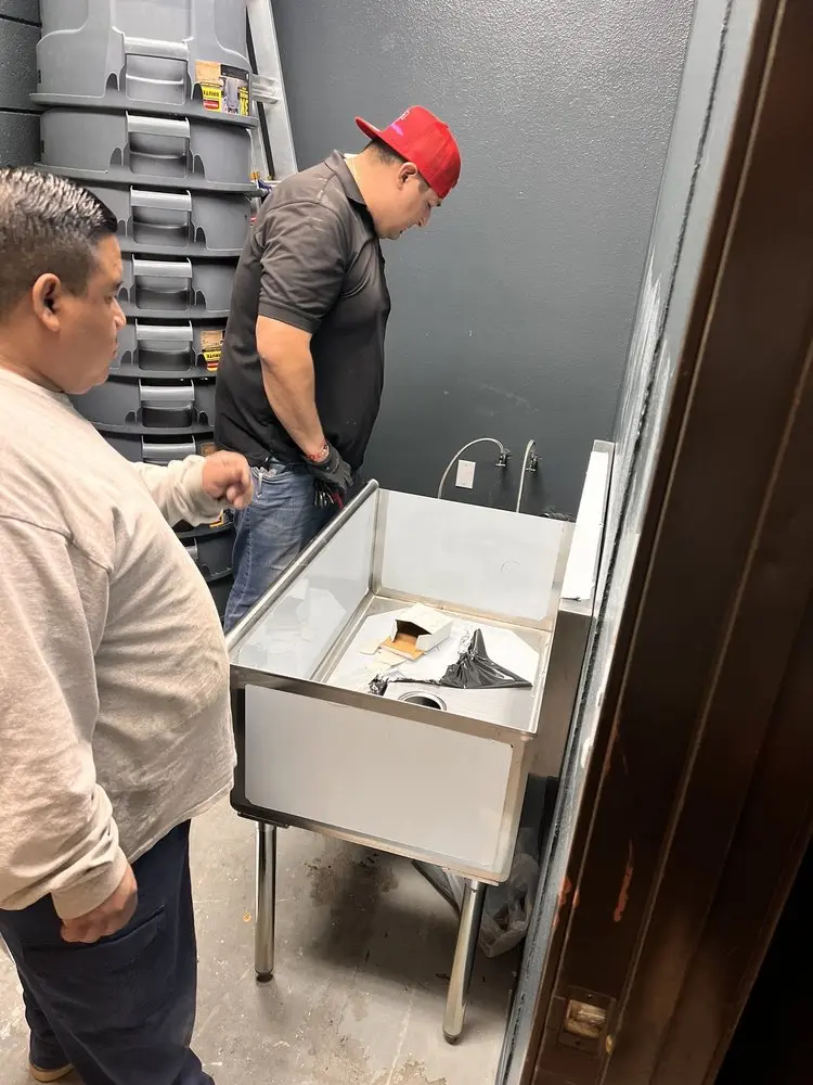 Commercial plumbing and sink installation in Valencia